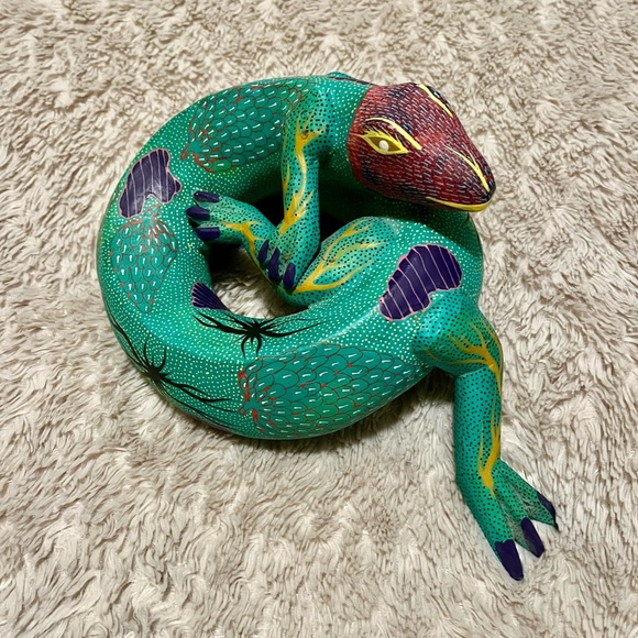 Iguana Alebrije Wood sculpture folk art Oaxaca, Mexico Javier C - Picture 1 of 11